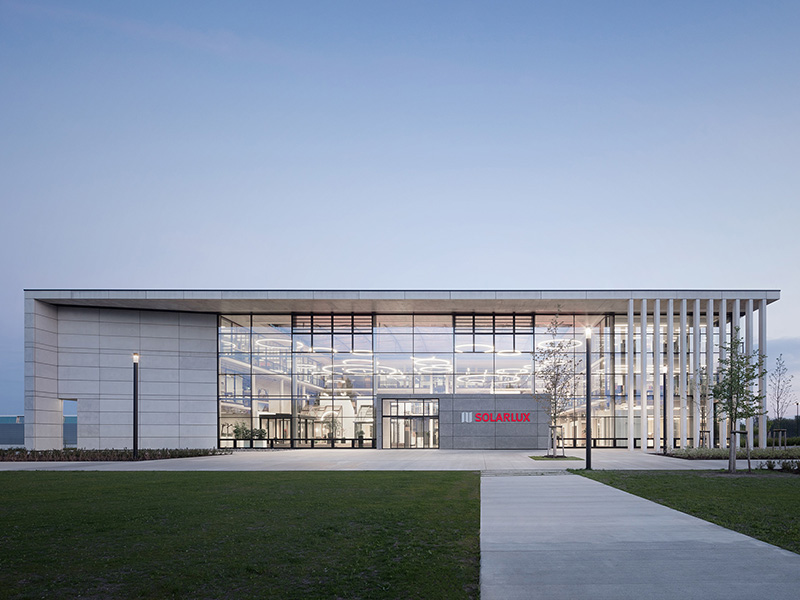 Der Solarlux Campus im niedersächsischen Melle bietet den idea-len Rahmen für den Wissenstransfer in der Solarlux Akademie, die 2011 ins Leben gerufen wurde. Foto: © Solarlux