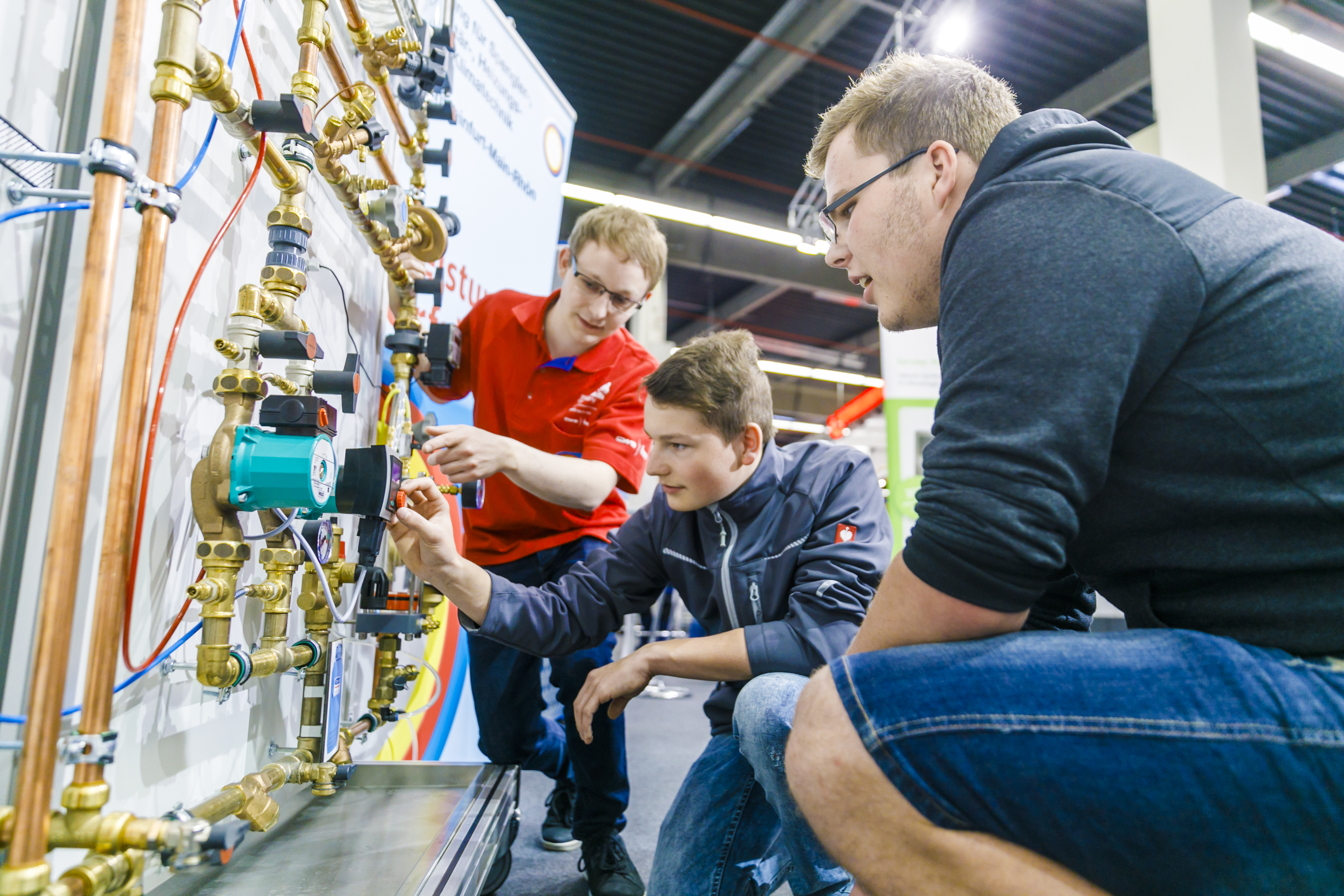 Bei einer Rallye durch die Messehallen erleben SHK-Azubis und Gesellen die Fachmesse aus einer ganz neuen Perspektive. Foto: © GHM