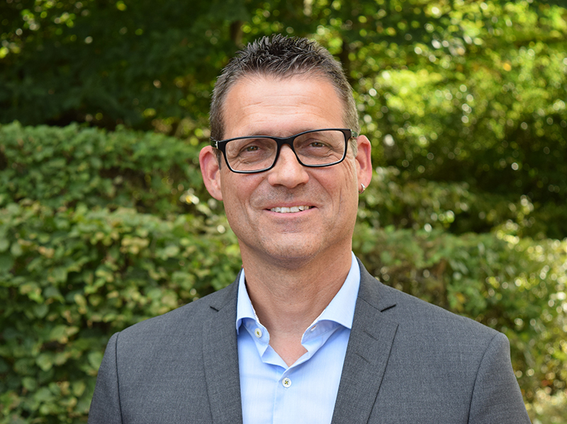 BuGG-Präsident Dr. Gunter Mann begrüßt das 400. Mitglied und lädt alle Interessierte ein, sich dem Netzwerk des BuGG anzuschließen. Foto: © Bundesverband GebäudeGrün e. V.