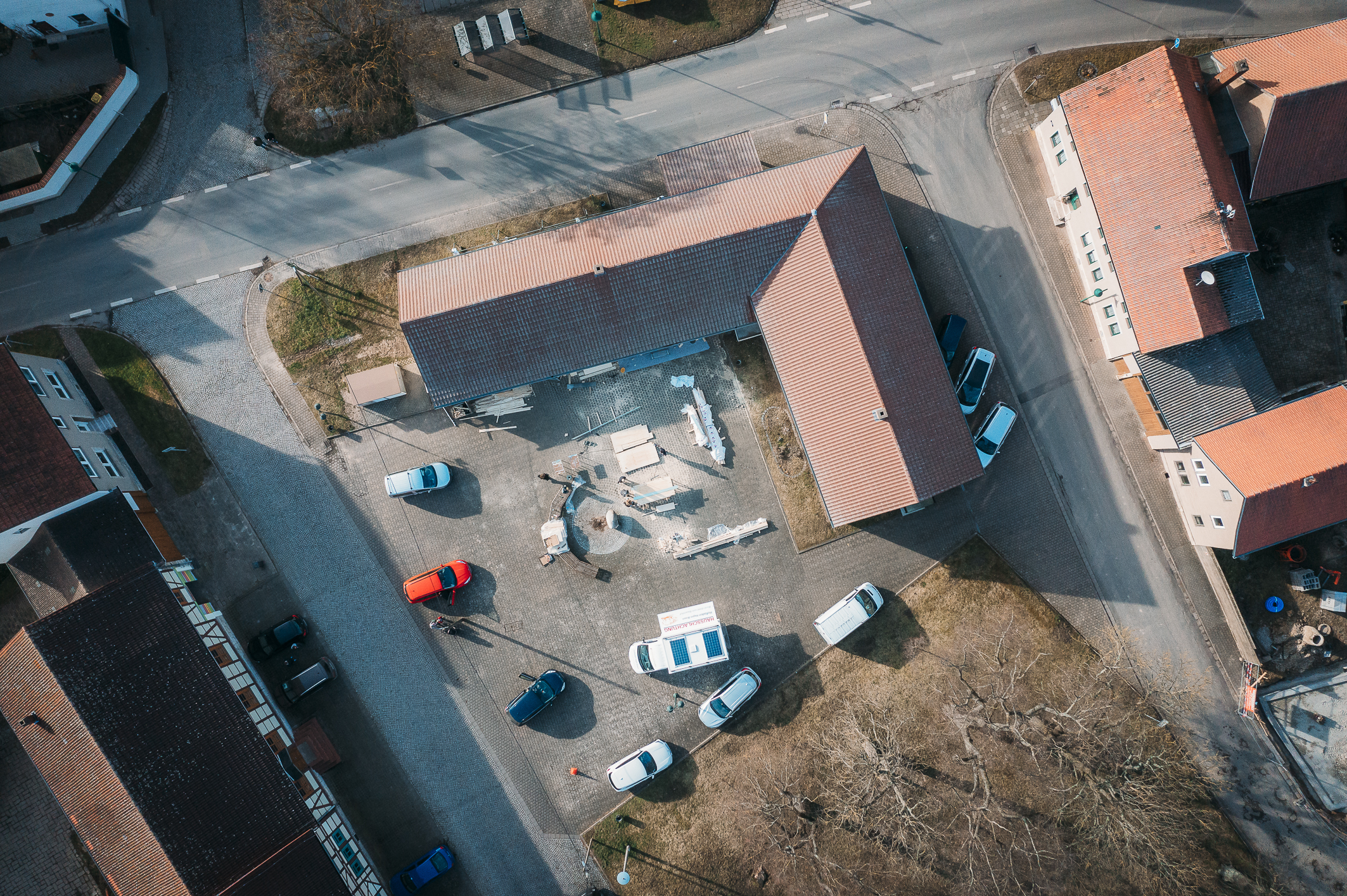 Luftansicht auf die Baustelle - den ehemaligen Konsum in Sundhausen. Foto: © Sto Stiftung/Christoph Große