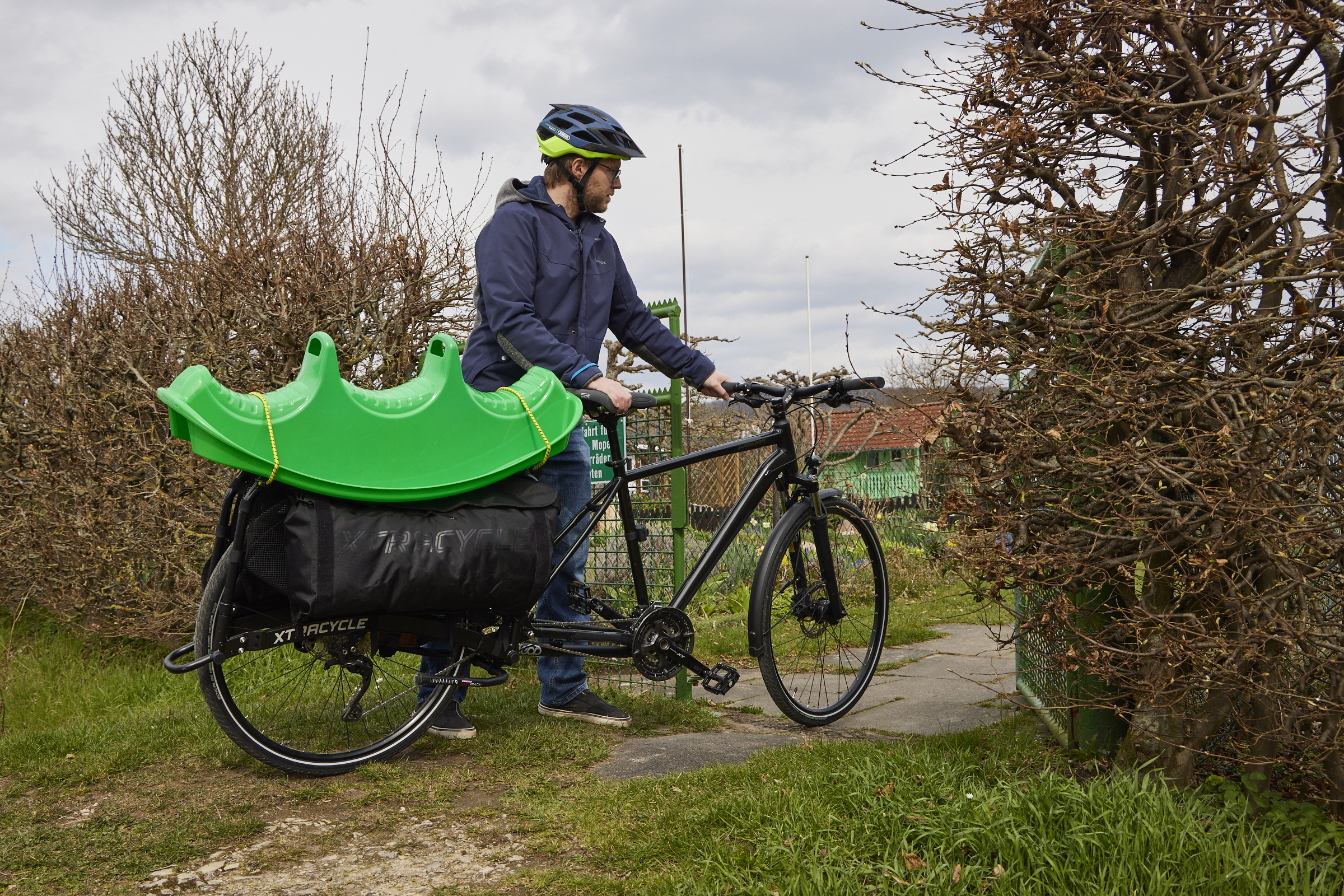 Einspurige Lastenräder wie dieses vom Hersteller Xtracycle sind nicht breiter gebaut als normale Fahrräder. Das wirkt sich beim Schieben und Passieren von Engstellen positiv aus Foto: © pd-f.de / Arne Bischoff