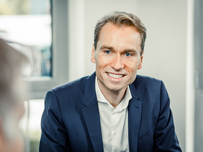 Dr. Max Schöne verantwortet die Bereiche Strategie und Corporate Development, Marke-ting, IT und Digitalisierung sowie Projekt- und Prozessmanagement bei heroal. Foto: © heroal