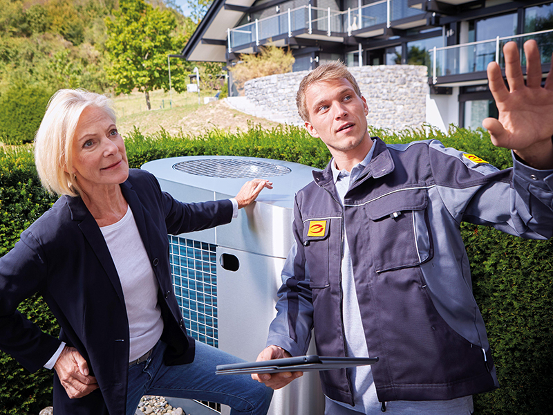 Kompetente Beratung zu Lüftungs- und Klimaanlagen, Rollladenautomation und Wärmpumpen liefern u. a. die Fachleute der Elektrohandwerke. Foto: © ArGe Medien im ZVEH