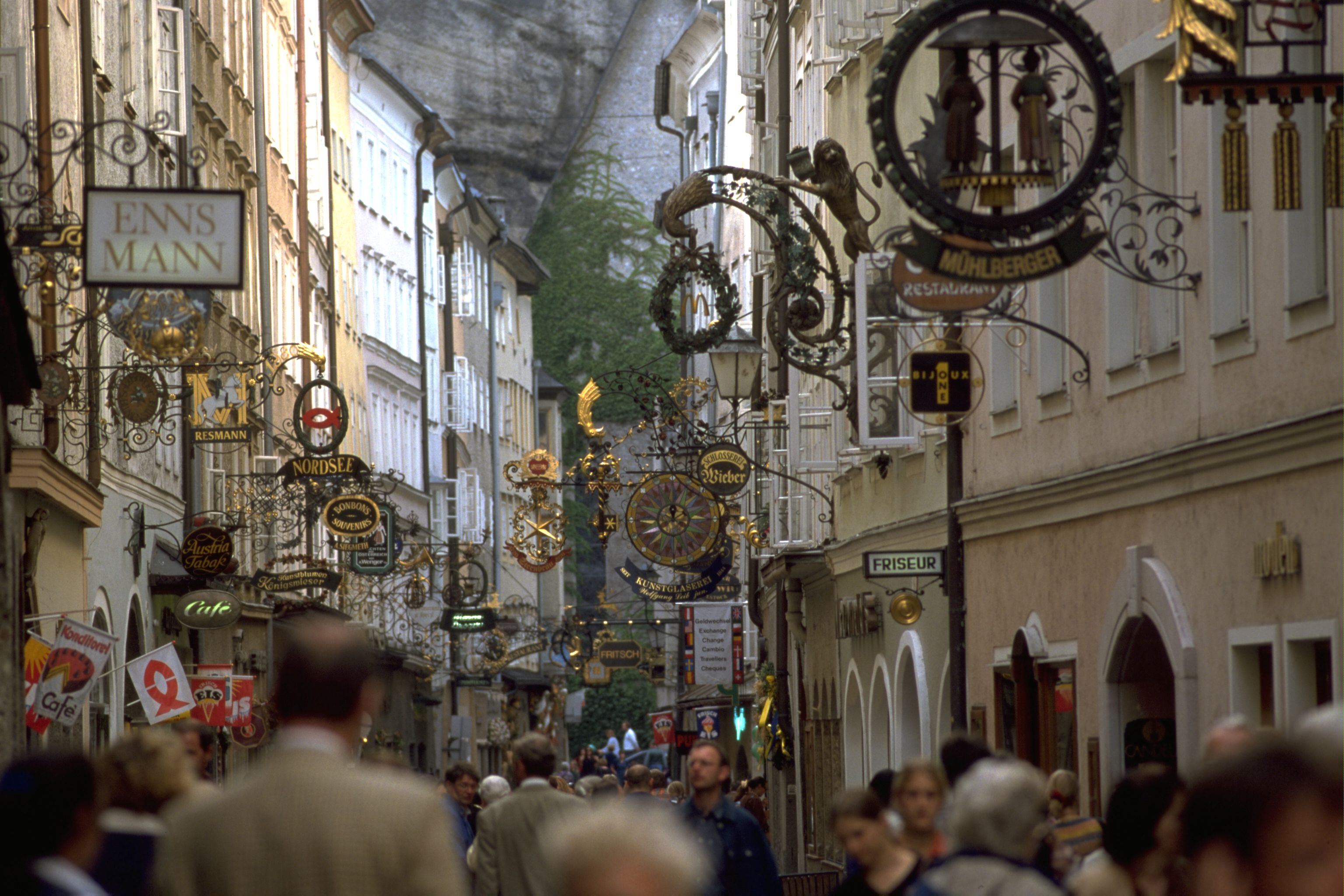 Die Getreidegasse zählt zu den schönsten Einkaufsmeilen der Welt. Foto: © Tourismus Salzburg