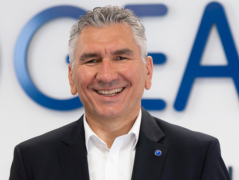 Ivica Maurović, Sprecher der Gealan Geschäftsführung, begrüßte die Teilnehmer des Internationalen Zukunftsforums und zeigte sich außerordentlich zufrieden mit der hybriden Premiere der Kundenveranstaltung. Foto: © Gealan