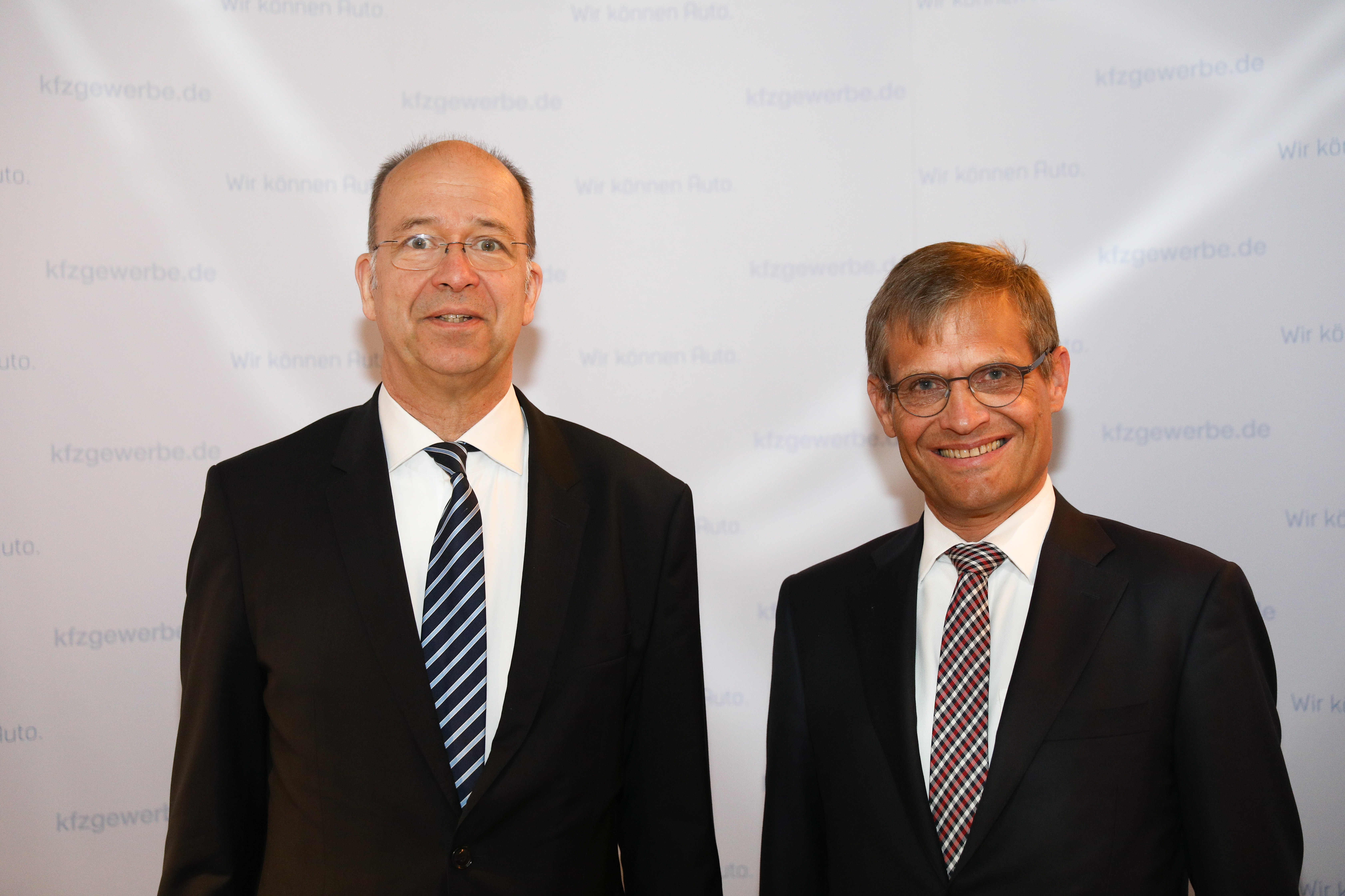 ZDK-Hauptgeschäftsführer Dr. Axel Koblitz (l.) und sein Nachfolger ab 1. Januar 2023 Dr. Kurt-Christian Scheel. Foto: © ProMotor/P.Vogel