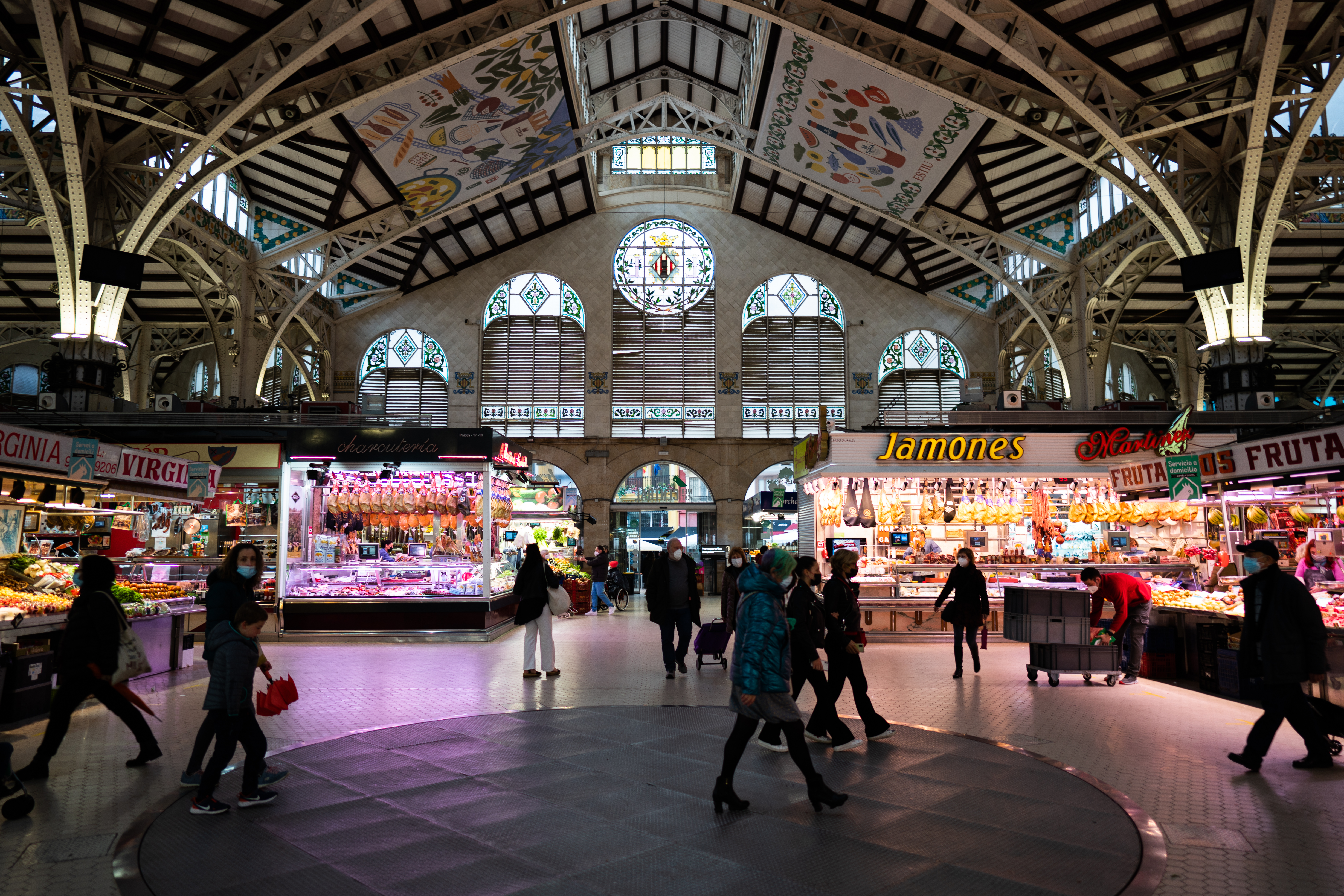 Der Mercado Central im Zentrum Valencias gilt als eine der wichtigsten Sehenswürdigkeiten der Stadt. Foto: © Marvin Evkuran/DHB