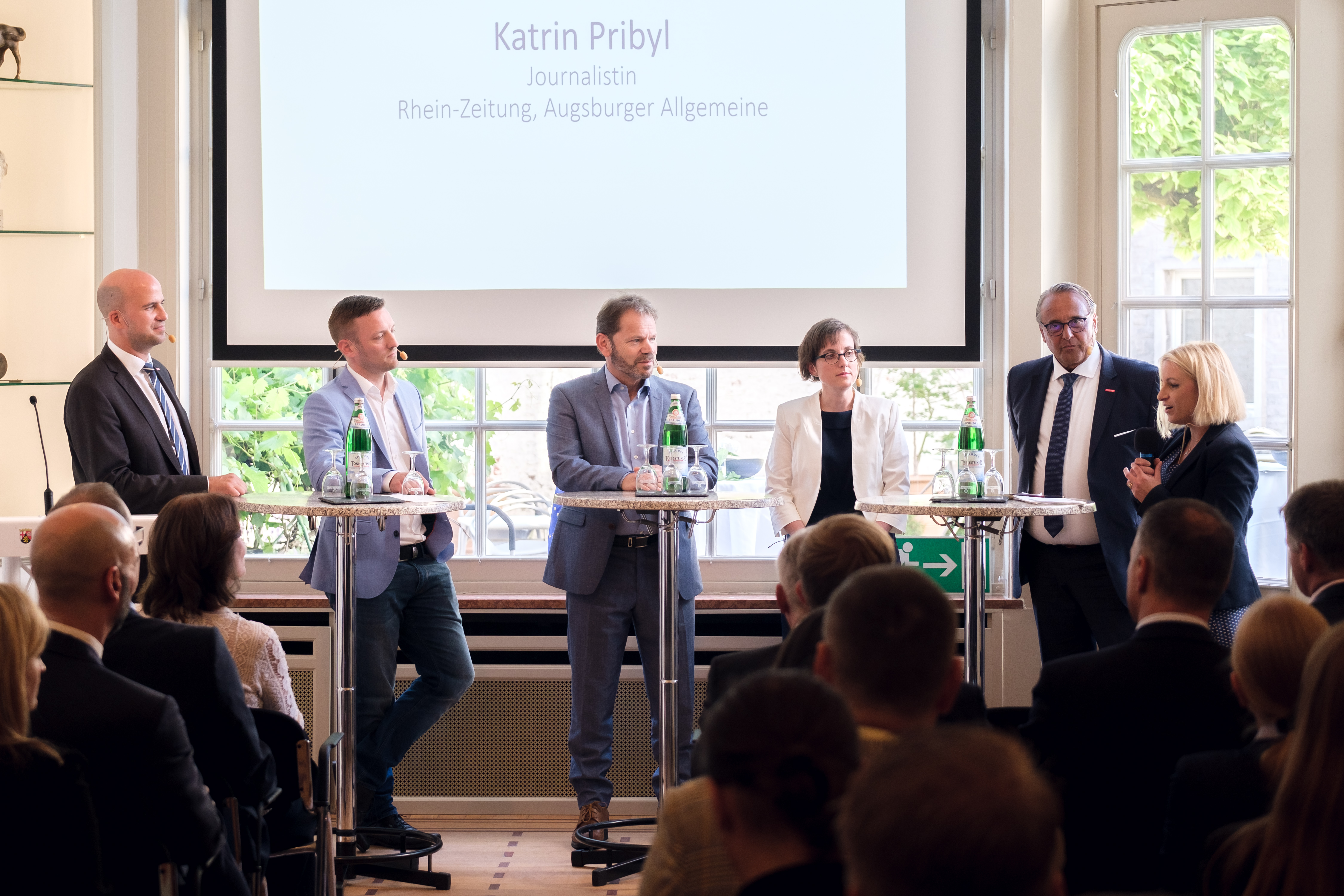 Tim Krögel, Eric Schaaf, Michael Zimmermann, Melanie Temmes und Ralf Hellrich im Gespräch mit Moderatorin Katrin Pribyl. Foto: © Andreas Schröder