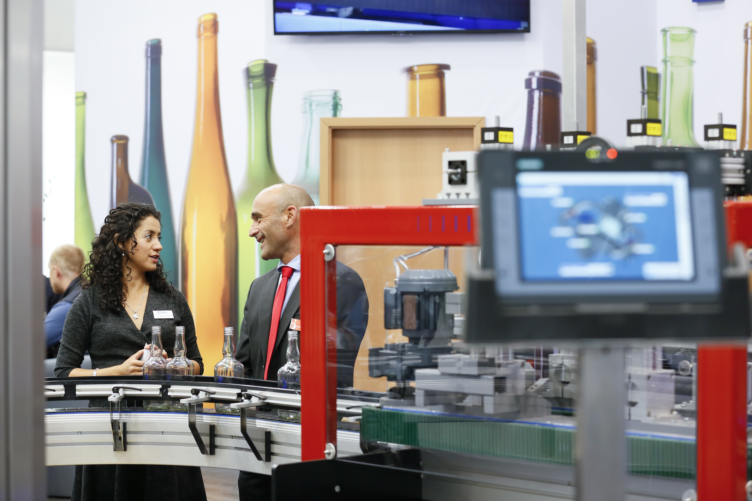 Die glasstec deckt die gesamte Wertschöpfungskette rund um den Werkstoff Glas in einer einzigartigen Bandbreite mit Top-Unternehmen ab. Foto: © Messe Düsseldorf / ctillmann