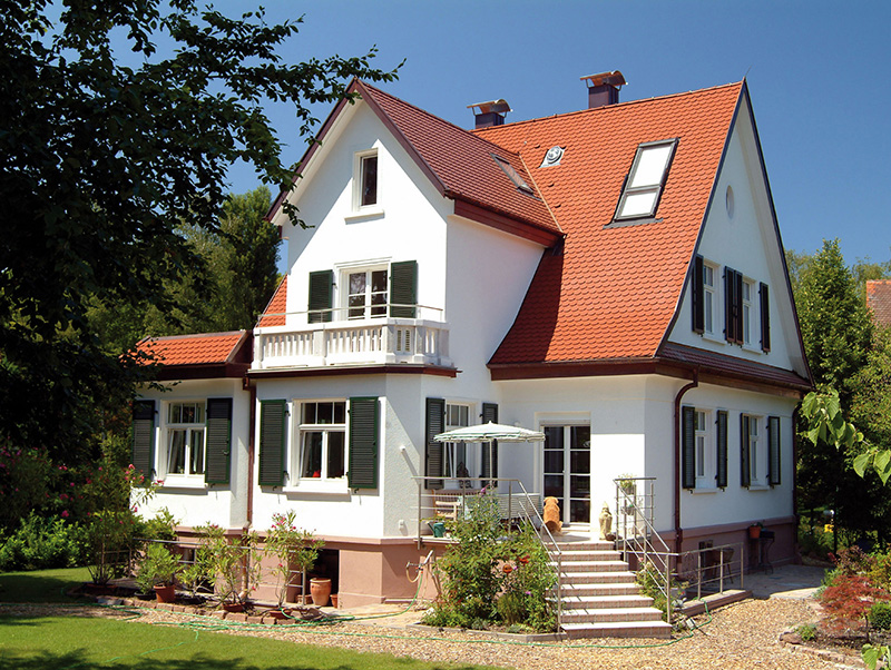 Das modernisierte Wohnhaus verfügt über Kunststofffenster. Foto: © VFF/Hilzinger Fenster
