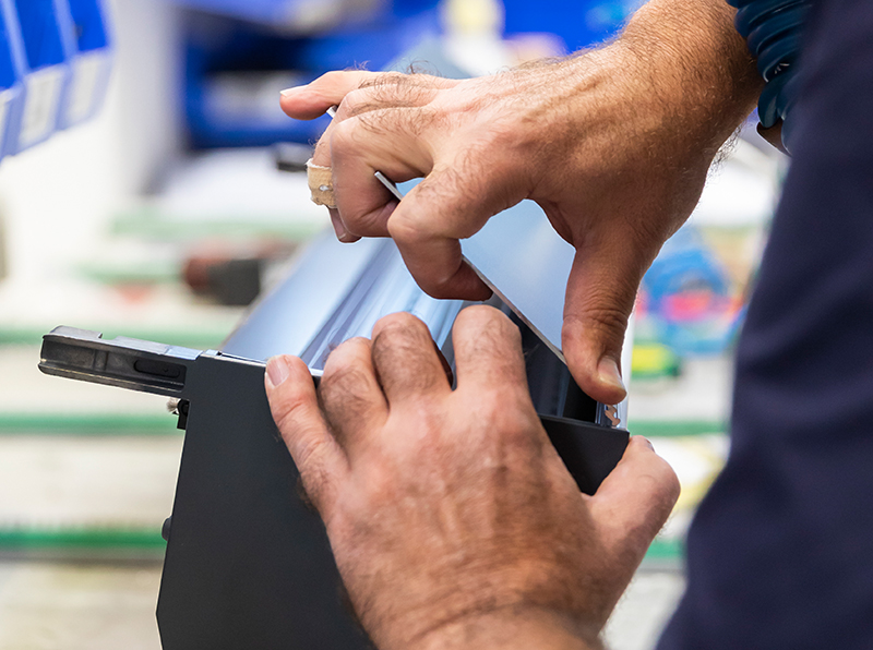 230 Mitarbeitende erzeugen in Graz qualitativen Sonnenschutz, der in die ganze Welt exportiert wird. Foto: © Wo&Wo/Mario Sudy