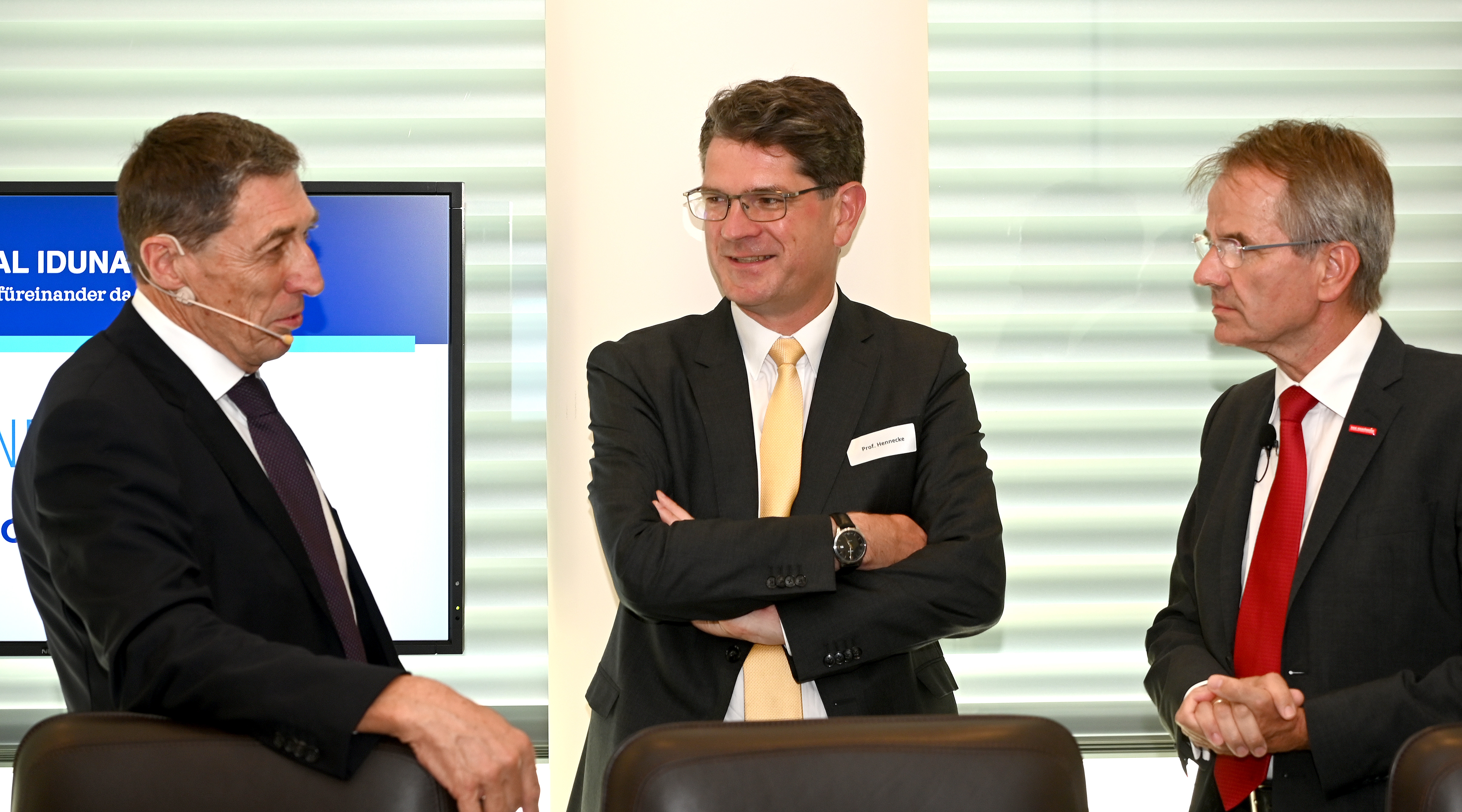 Diskussionsrunde: Prof. Dr. Rainer Schlegel, Präsident des Bundessozialgerichts, zusammen mit Hauptgeschäftsführer Prof. Dr. Hans Jörg Hennecke und Präsident Andreas Ehlert von Handwerk.NRW. Foto: © Wilfried Meyer