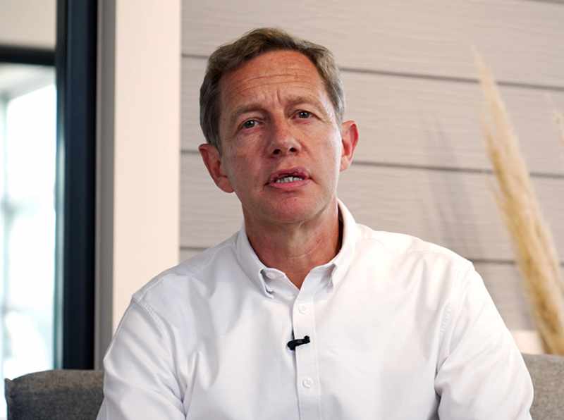 Bruno Humblet, CEO Deceuninck: Das Unternehmen verpflichtet sich zur Emissionsreduktion nach den wissenschaftlich fundierten Net-to-Null-Vorgaben der Science Based Targets Initiative (SBTi). Bis 2050 will Deceuninck über die gesamte Wertschöpfungskette klimaneutral werden. Foto: © Deceuninck Germany GmbH