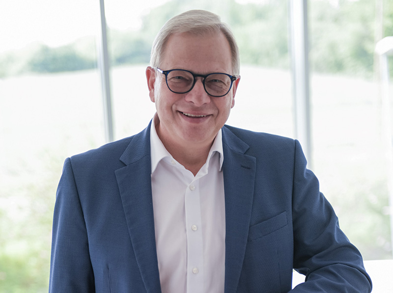 Markus Fehrmann, Vertriebsleiter bei Hanno, ist stolz, Prieur Dichtstoffe als ersten Premium-Partner im Programm zu begrüßen. Foto: © Hanno Werk GmbH & Co. KG