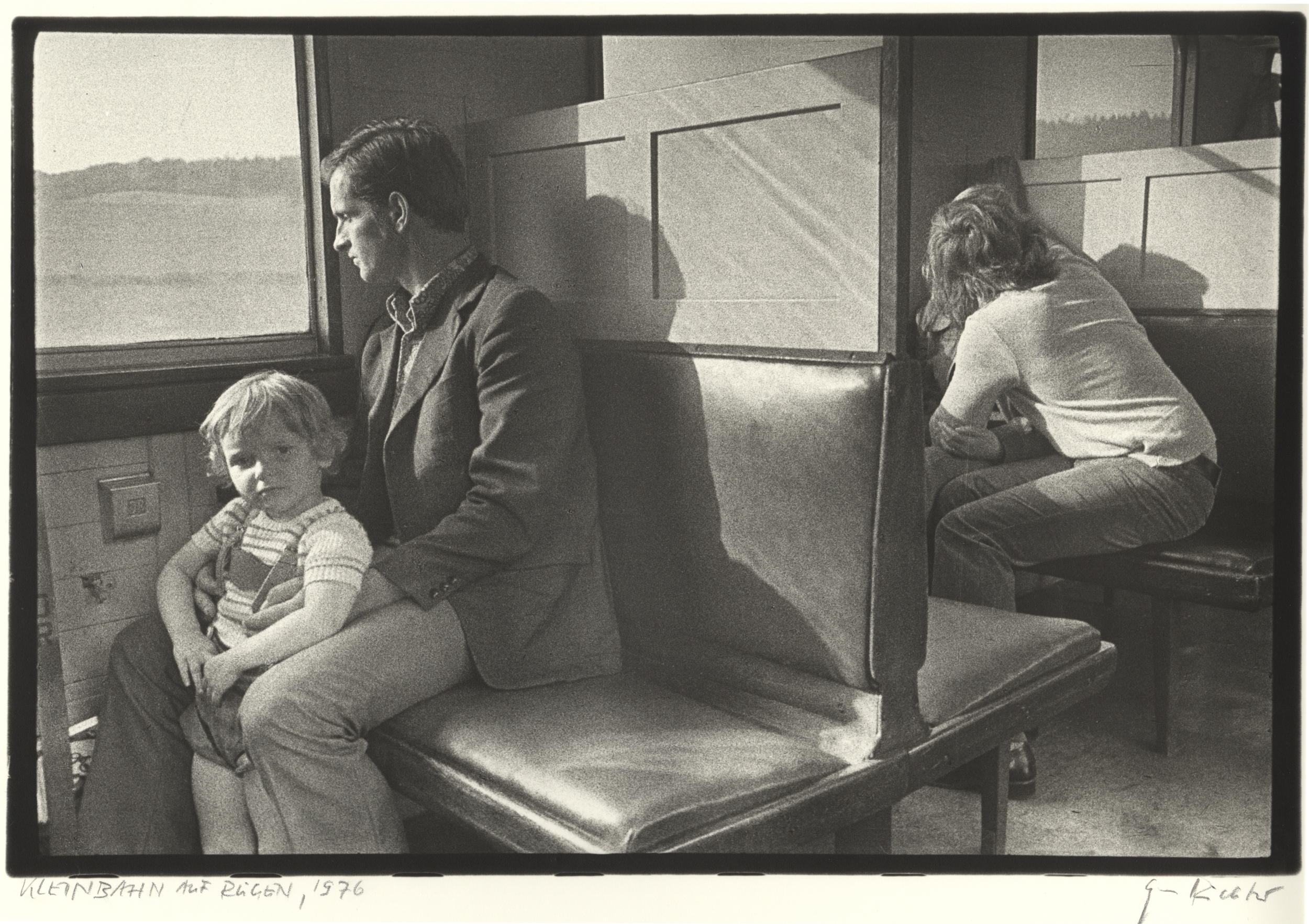 Lieblingsszenen von Evelyn Richter: Menschen in der Straßenbahn. Foto: © Evelyn Richter Archiv der Ostdeutschen Sparkassenstiftung im Museum der bildenden Künste Leipzig
