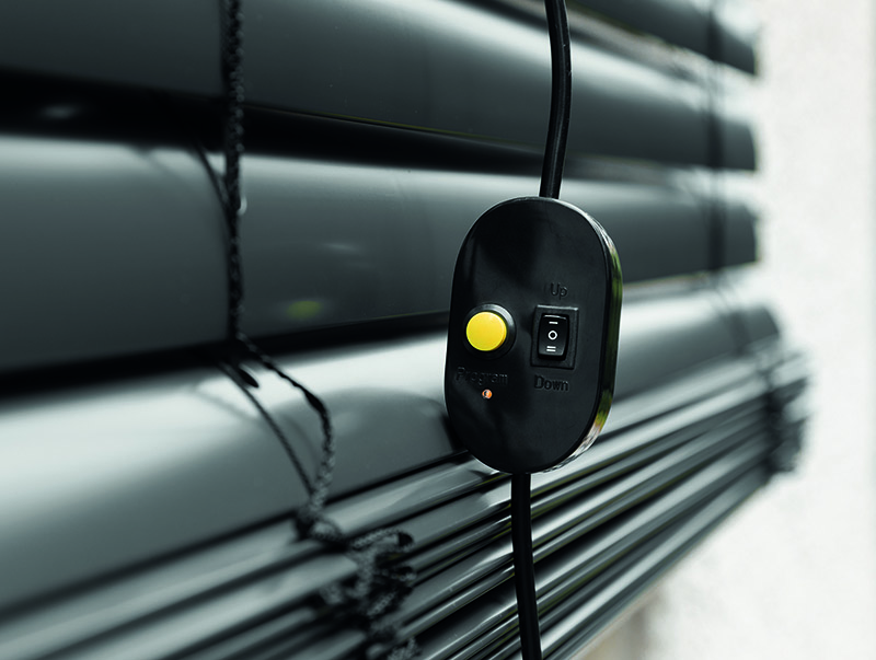 Damit Profis bei der Montage mehrerer Motoren Zeit sparen können, bietet das Unternehmen als Zubehör sein Schnell-Einstellwerkzeug an. Foto: © Schellenberg Professional