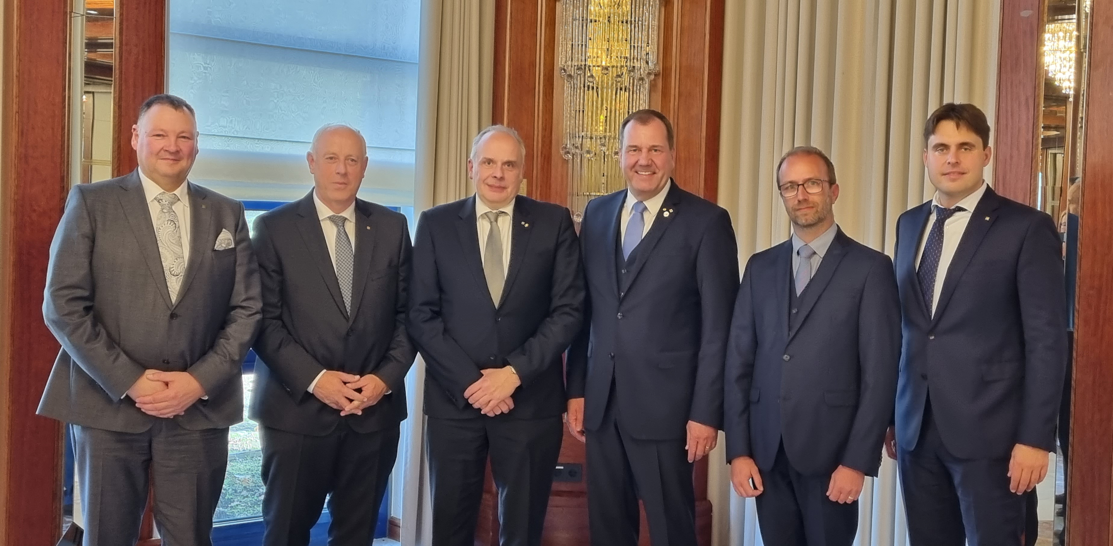 Das Präsidium des BDB (v.l.n.r.): Markus Maichle, Ralf Paulsen, Frank Wesemann, Ralf Michal, Thorsten Lange und Stephan Neuser Foto: © BDB/Bundesverband Deutscher Bestatter