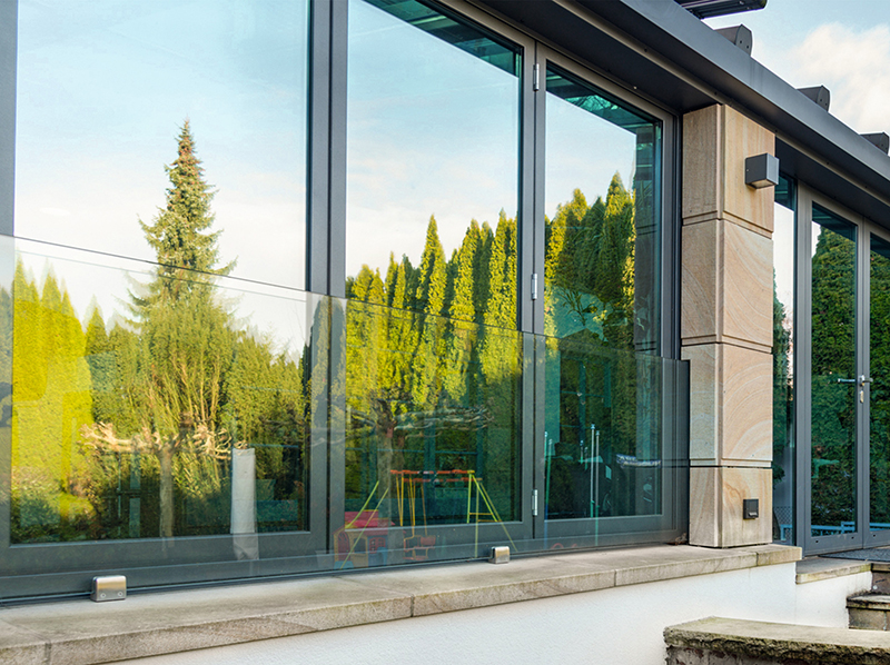 Als Klassiker punktet die Eingangstür durch Robustheit und leichte Montage. Foto: © TS-Aluminium