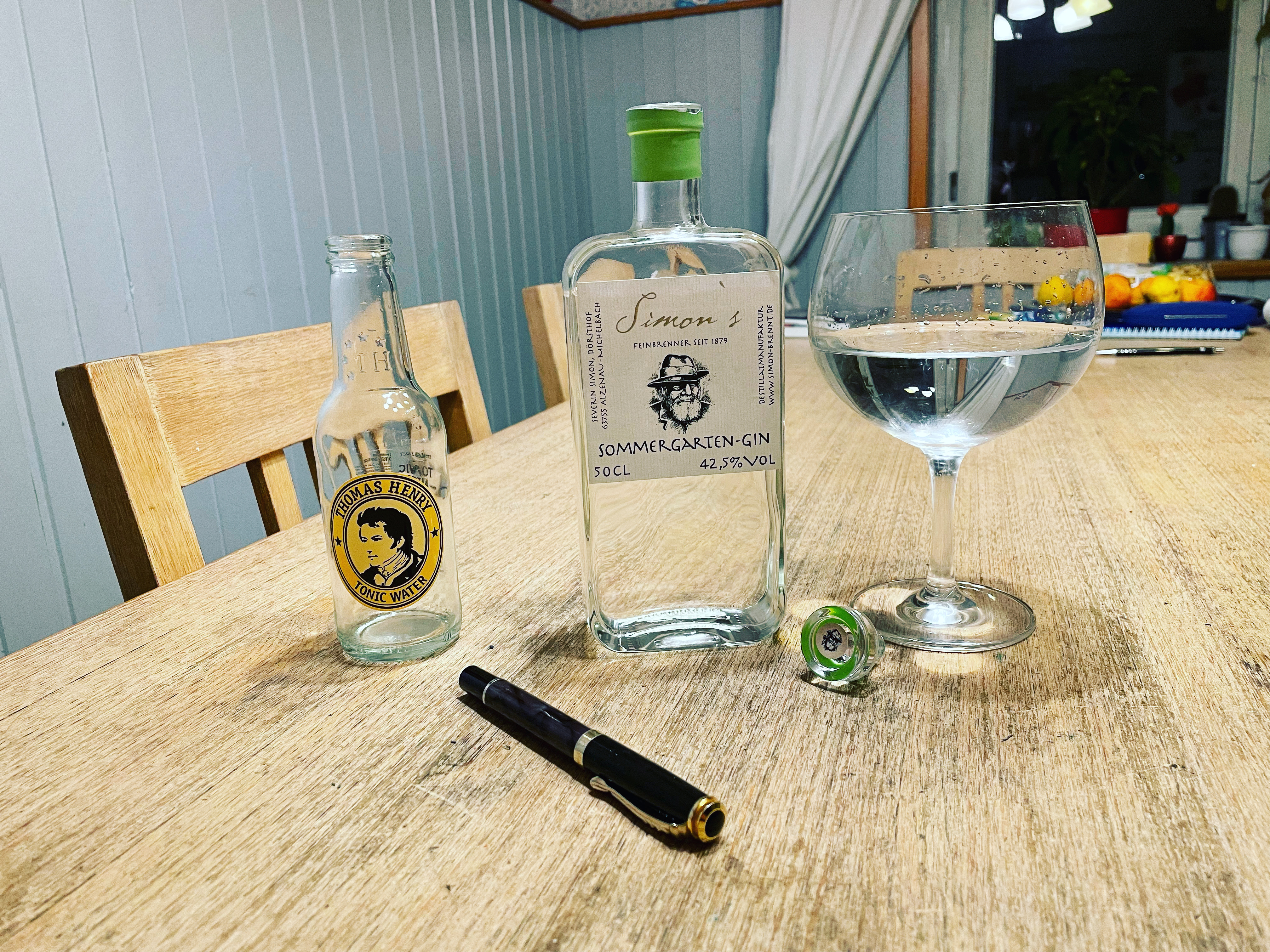 Simon's Sommergarten Gin Foto: © Stefan Buhren