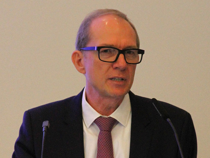Der 1. Vorsitzende Peter Ertelt stellte auf den Wintergartentagen 2022 in Berlin die Tätigkeit des Bundesverbandes Wintergarten e.V. im vergangenen Jahr dar und skizzierte die Aufgaben für die Zukunft. Foto: © Bundesverband Wintergarten e.V.