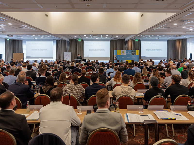 Mehr als 300 Entscheider der Fassadenbranche waren in Wiesbaden-Niedernhausen mit dabei. Foto: © Foto Halisch