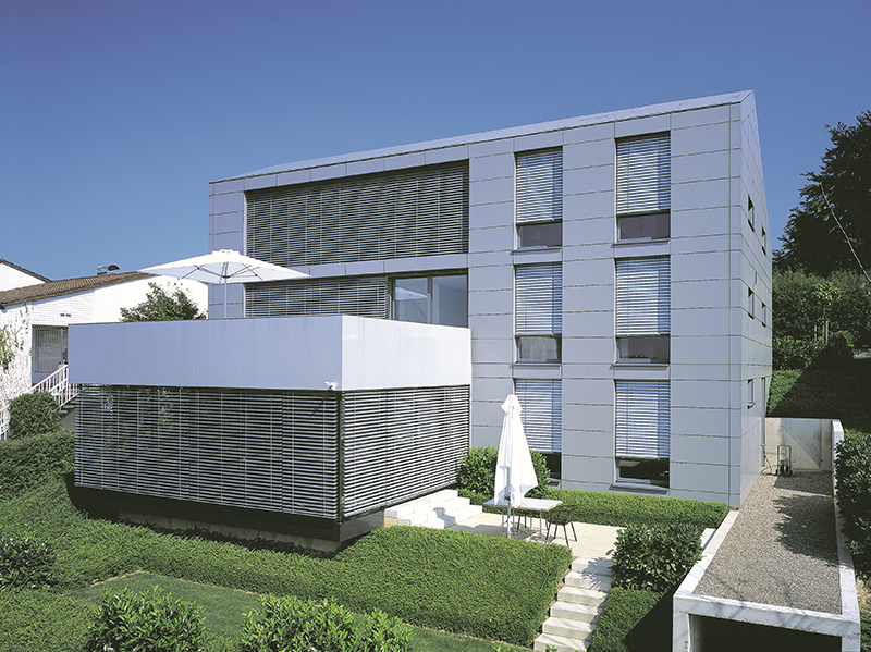 Mit den neuen Lamellen präsentiert das Unternehmen innovative und zukunftsfähige Lösungen für die aktuellen Trends am Bau. Foto: © Folgner