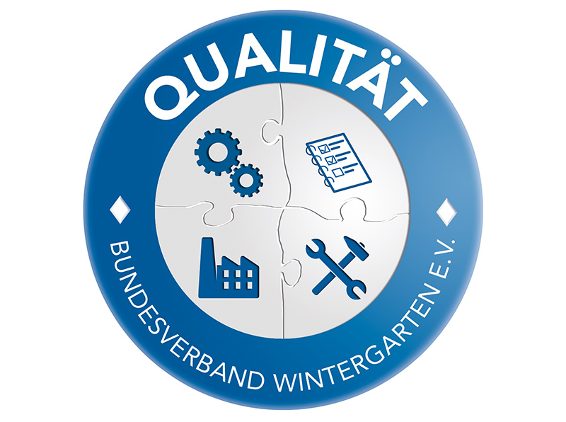 Das Qualifizierungssystem des Bundesverbandes Wintergarten e.V. besteht aus insgesamt vier Komponenten: Systemprüfung, Fertigung, Planung und Montage. Sind alle vier Bereiche zertifiziert, kann eine lückenlose Qualität nachgewiesen und das Qualitätslogo geführt werden. Foto: © BV Wintergarten