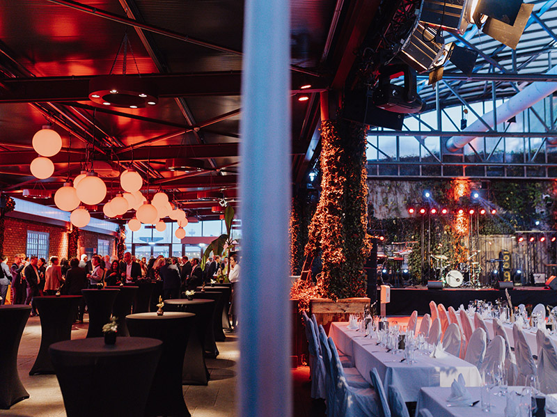 In festlichem Rahmen wurden mehrere hundert Kundinnen und Kunden begrüßt. Foto: © Weinor