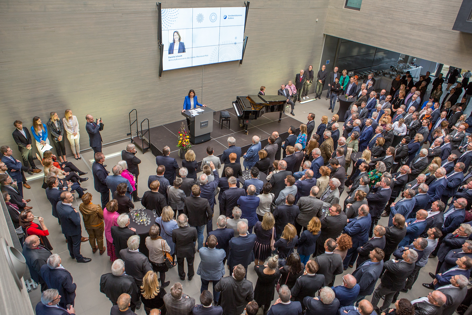 Wirtschaftsministerin Daniela Schmitt lobte das Handwerk als innovationsfreudige, stabile Säule der rheinland-pfälzischen Wirtschaft, griff aber auch die Sorgen rund um das Thema Fachkräftesicherung auf. Foto: © Klaus Herzmann 