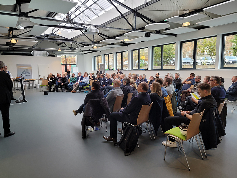 Die Auftaktveranstaltung zog viele Architekten, Planer und Mitbewerber aus der Region an. Foto: © Fachvereinigung Deutscher Betonfertigteilbau