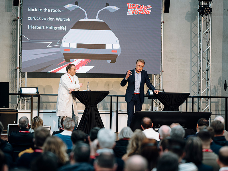 Wen möchtet ihr als Keynote-Speaker am Nachmittag hören? Das digitale Voting am Morgen fiel ganz klar für Firmengründer Herbert Holtgreife aus. Foto: © Malik Pahlmann / Solarlux