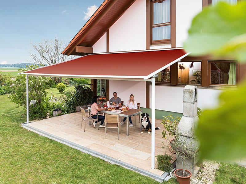 Auch für die Pergolamarkisen sind neue Dessins erhältlich. Foto: © Reflexa