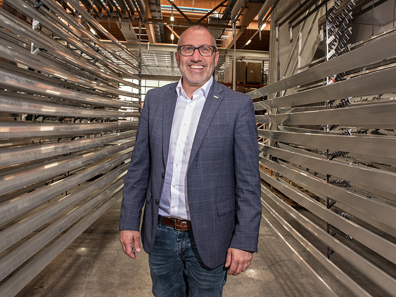 Andreas Kraler, geschäftsführender Gesellschafter der Hella Gruppe, bedauert die Schließung des Duisburger Standortes, bewertet sie vor dem Hintergrund der verfolgten Unternehmensstrategie und hinsichtlich der Unternehmerverpflichtung zum wirtschaftlichen Erfolg als notwendig. Foto: © Hella