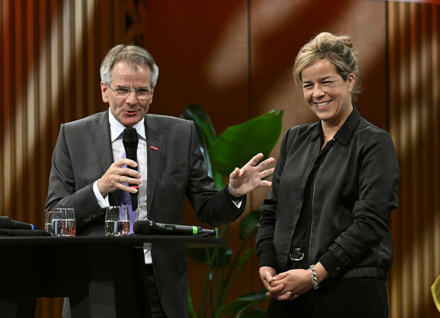 Wirtschaftsministerin Mona Neubaur und Andreas Ehlert, Präsident von Handwerk.NRW. Foto: © Roberto Pfeil