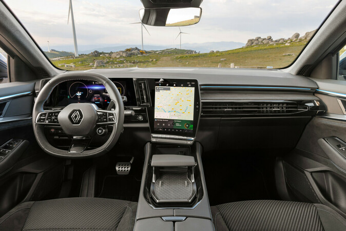 Das Cockpit ist mit einem modernen Infotainment ausgestattet. htet Foto: © Renault