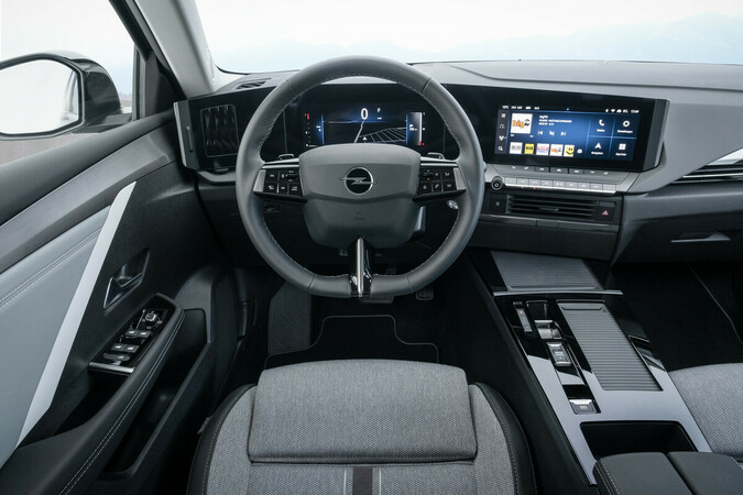 In seinem Innern glänzt der Astra mit einer einfachen Bedienung Foto: © Opel