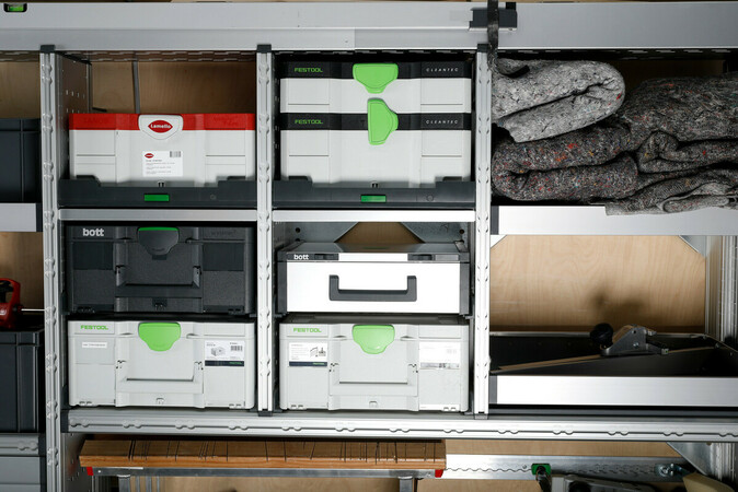 Die Festool-Werkzeuge in den Systainer-Transportkoffer passen exakt in die Fahrzeuginneneinrichtung. Foto: © Bott