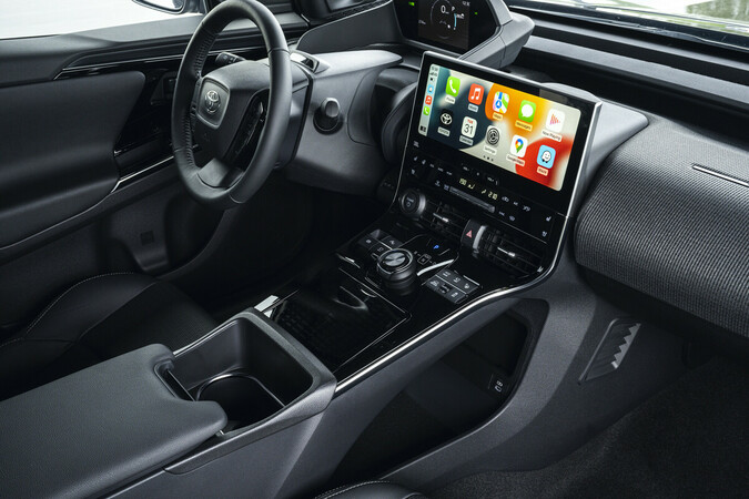 Der Multimedia-Touchscreen dominiert das Cockpit. Foto: © Toyota