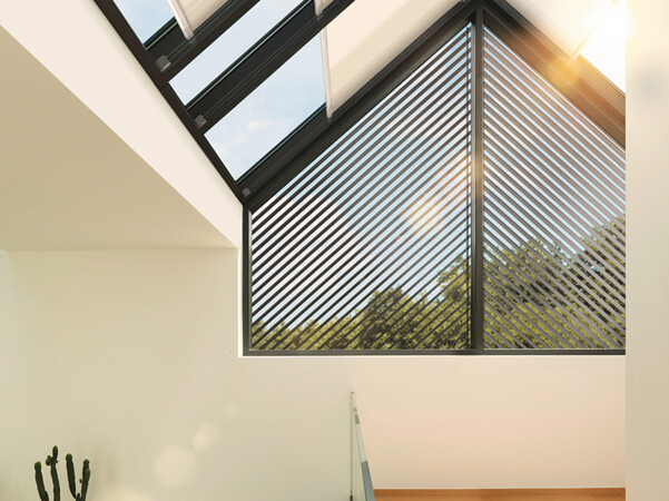 Für Glasflächen, die nicht der üblichen Form entsprechen, bietet das Unternehmen Sonderlösungen. Foto: © Warema
