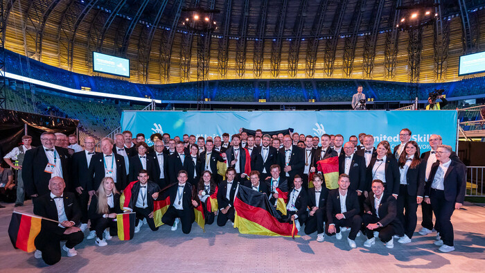 Die Siegerfeier der Euroskills 2023 war für die Teilnehmerinnen und Teilnehmer bewegend. Foto: © WorldSkills Germany / Frank Erpinar