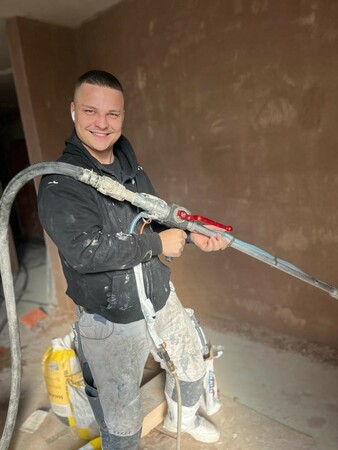 Bei der Wahl zum Mister Handwerk 2024 eine Runde weiter: der 25-jährige Maler- und Artur Artjukevic, der in Büchenbeuren einen eigenen Betrieb hat. Foto: © privat