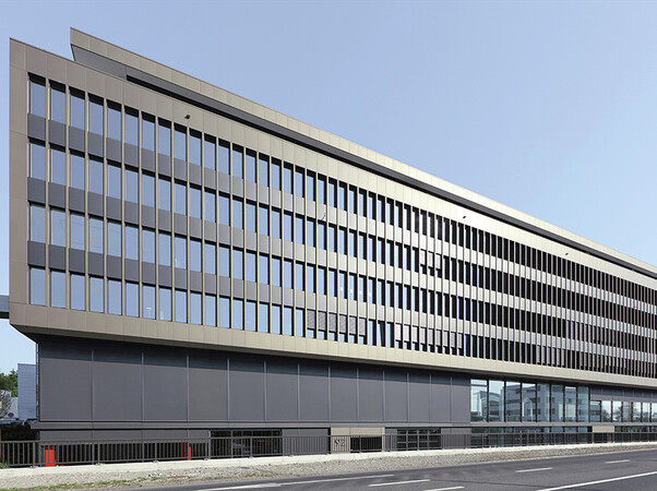 Das Sun Center ist Teil des neuen Warema Standorts in der Schweiz mit insgesamt über 1300 m² hochmoderner Büro- und Lagerfläche. Foto: © Warema