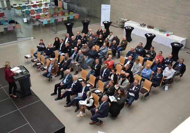 Die Veranstaltung im Zentrum für Ernährung und Gesundheit präsentierte sich als fachübergreifendes Forum, bei dem sich Sachverständige im Handwerk weiterbilden konnten, Erfahrungen austauschten und Kontakte pflegten. Foto: © HWK Koblenz/Dagmar Schweickert