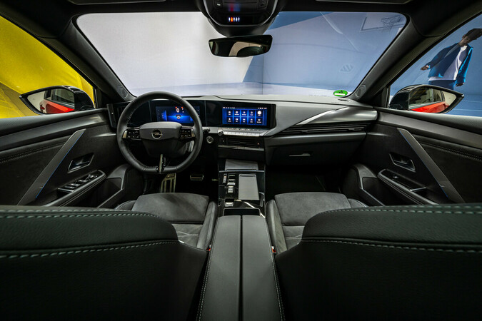 Ein Blick in den geräumigen Innenraum des Astra STE. Foto: © Opel