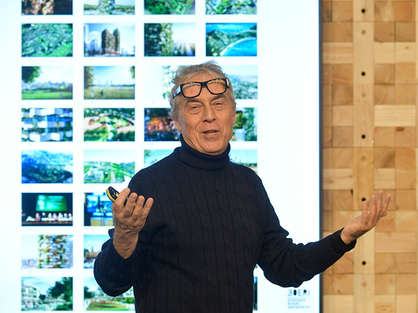 Architekt Stefano Boeri rechnete vor, dass seine mit Bäumen und Sträuchern begrünten Hochhauskomplexe bis zu 30 Tonnen CO2 im Jahr einsparen, die Biodiversität in Städten fördern und Staubpartikel aus der Luft absorbieren würden. Foto: © OFFscreen/Ziebe