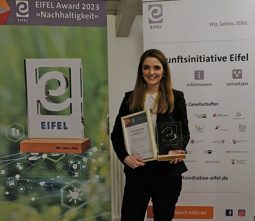 Bei der Preisverleihung wurde betont, dass die Eifel als Wirtschaftsregion besonders abhängig ist vom Umwelt-, Klima- und Ressourcenschutz. Für ihr Engagement wurde auch die Bäckerei Die Lohners Achim Lohner GmbH & Co.KG aus Polch, ausgezeichnet. Foto: © Eifel Tourismus GmbH Bei der Preisverleihung wurde betont, dass die Eifel als Wirtschaftsregion besonders abhängig ist vom Umwelt-, Klima- und Ressourcenschutz. Für ihr Engagement wurde auch die Bäckerei Die Lohners Achim Lohner GmbH & Co.KG aus Polch, ausgezeichnet. Foto: © Eifel Tourismus GmbH