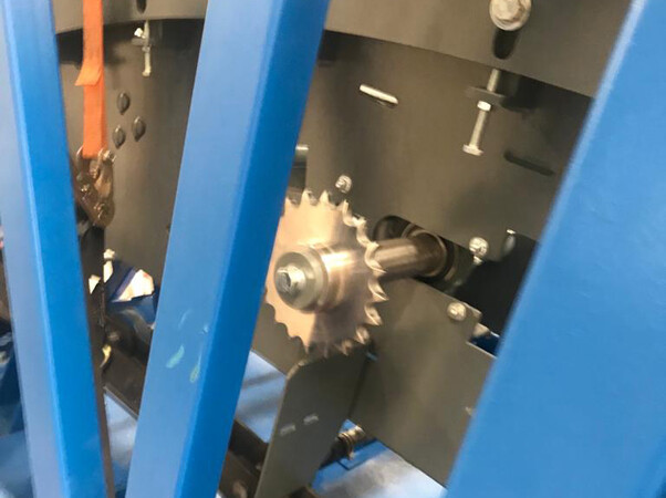 Fig. 9: Hand Rail Drive Gears. Photo: © Löher Fig. 9: Hand Rail Drive Gears. Photo: © Löher