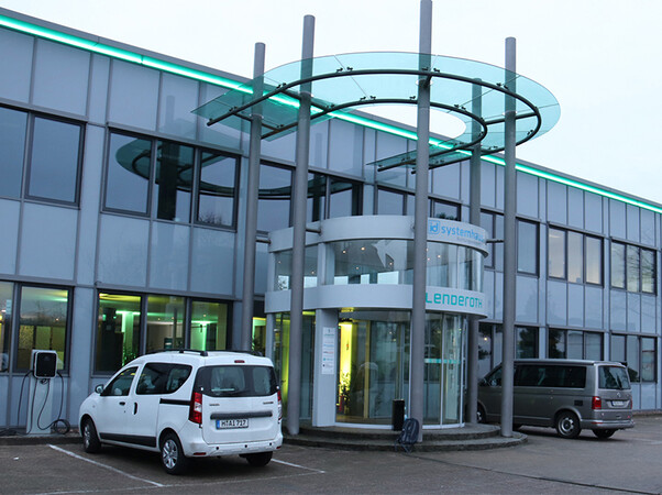 Durch die Revitalisierung der 370 m2 großen Fassade des Lenderoth Firmensitzes im Bremer Hohweg wurden rund 25 Tonnen CO2 eingespart. Foto: © Vössing