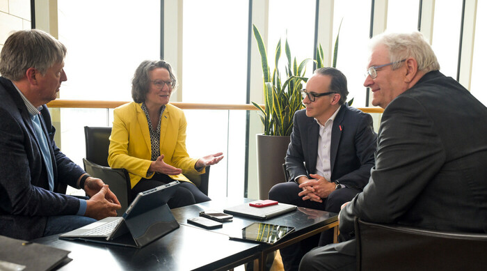 Engagierte Diskussion: Rüdiger Otto, Ina Scharrenbach, Dr. Florian Hartmann, Stefan Buhren (von links). Foto: © Wilfried Meyer