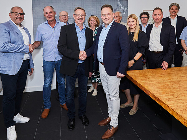 Foto (erste Reihe v.l.n.r.): Frank Gabriel, Matthias Didong, Horst Baasch, Sascha Seiß Foto: © Kone Foto (erste Reihe v.l.n.r.): Frank Gabriel, Matthias Didong, Horst Baasch, Sascha Seiß Foto: © Kone